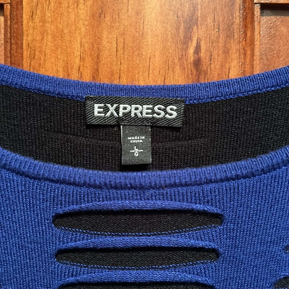 Express Sweater ππ€π - Picture 2 of 5